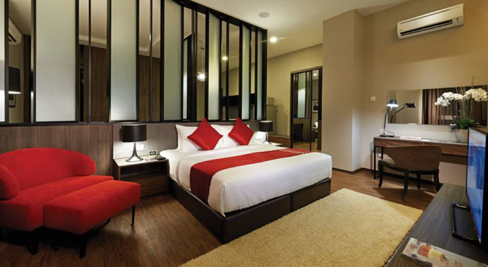 Maritime Luxury Suites George Town Extérieur photo