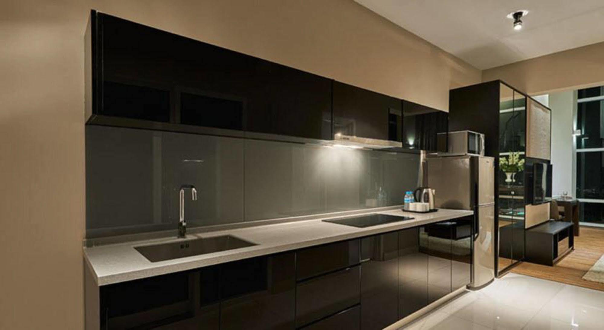 Maritime Luxury Suites George Town Extérieur photo
