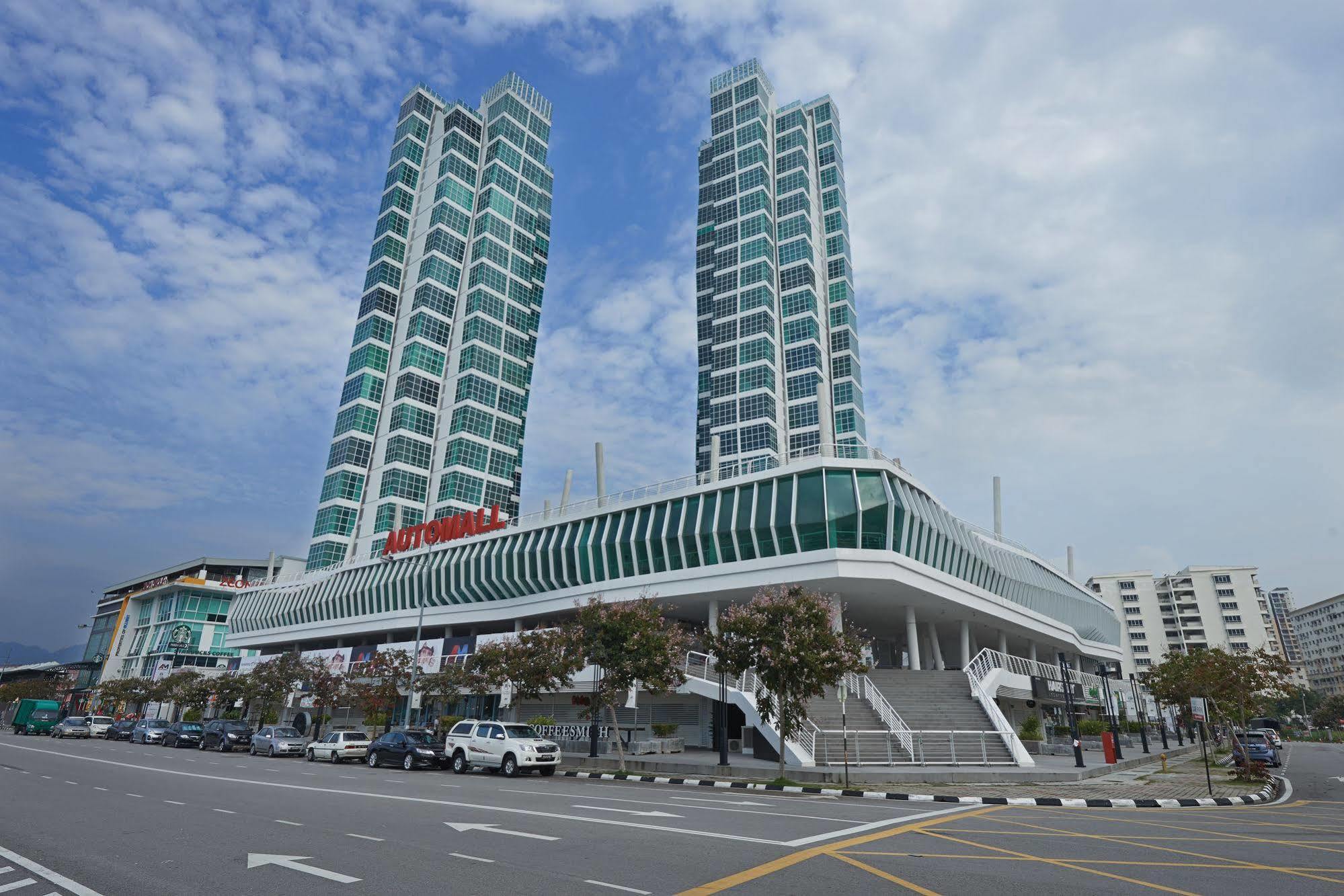 Maritime Luxury Suites George Town Extérieur photo