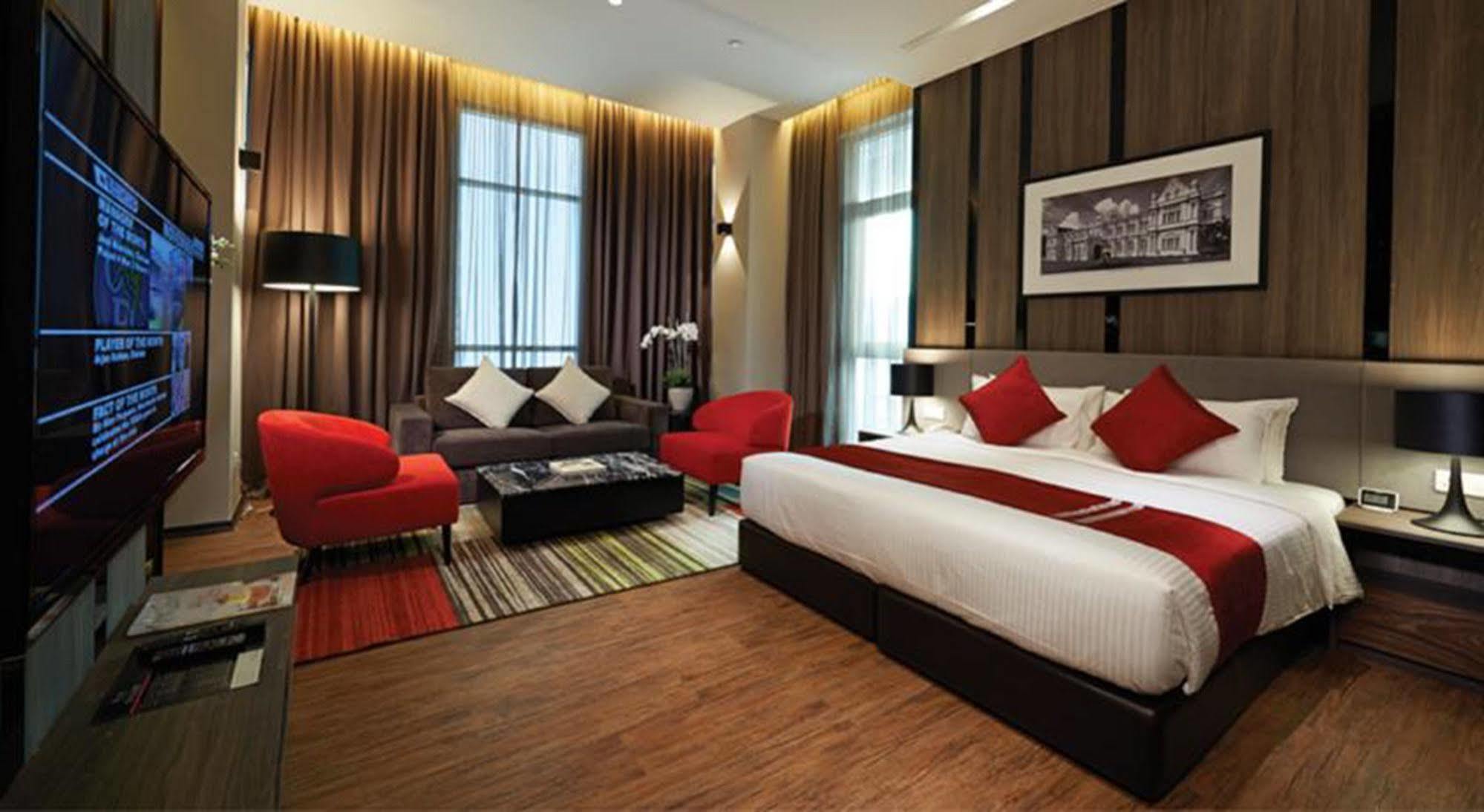 Maritime Luxury Suites George Town Extérieur photo