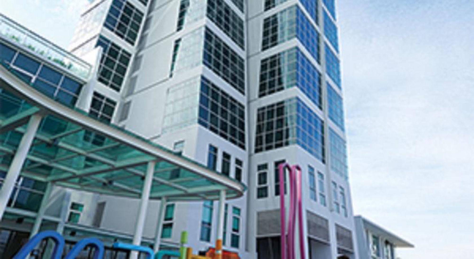 Maritime Luxury Suites George Town Extérieur photo